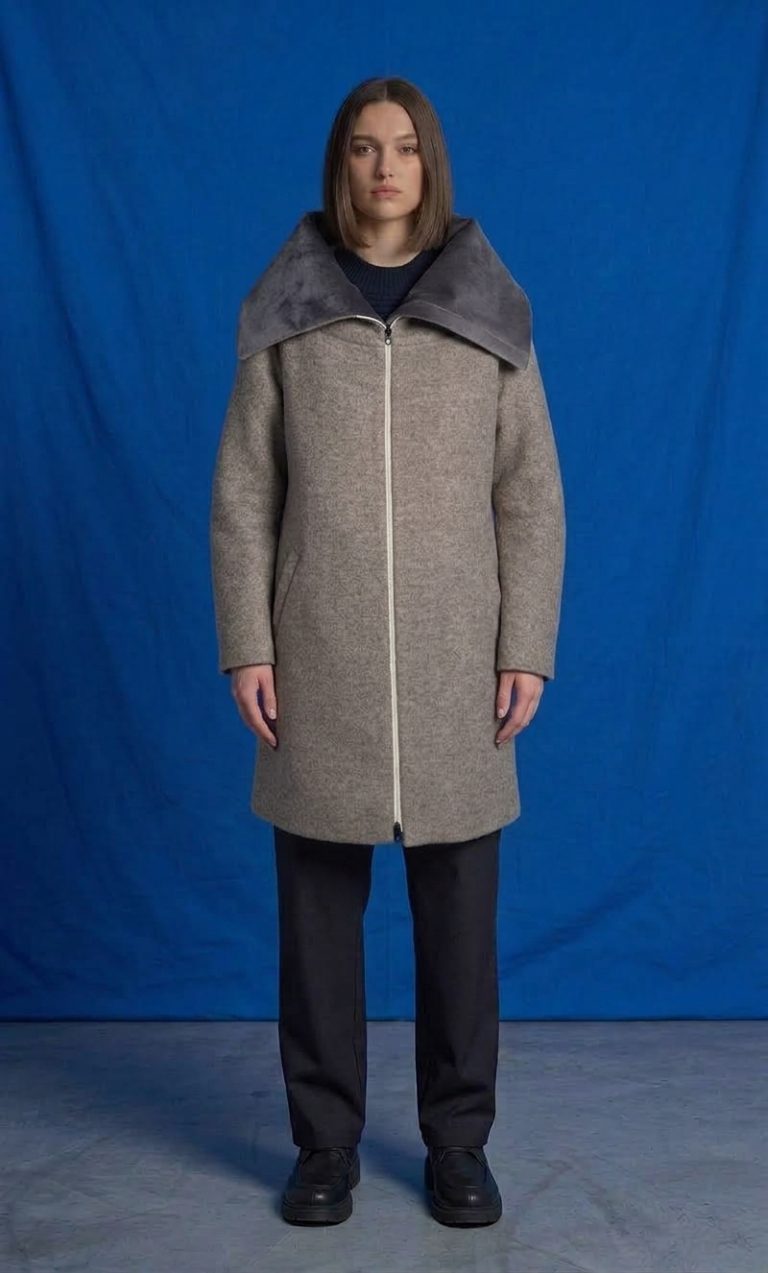 Cappotto cinetico collo alto